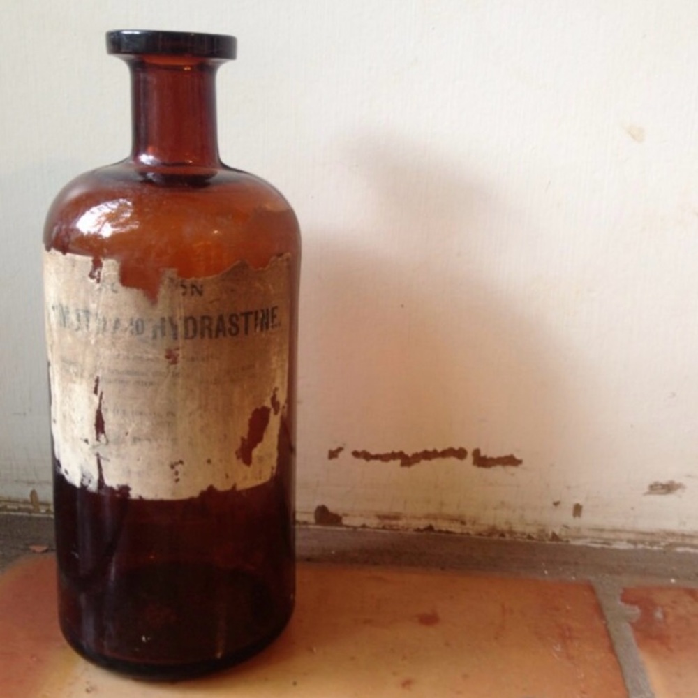 Late 1800's Apothecary Pharmacy Bottle.‎ Antique Glass Apothicary, 6” Tall